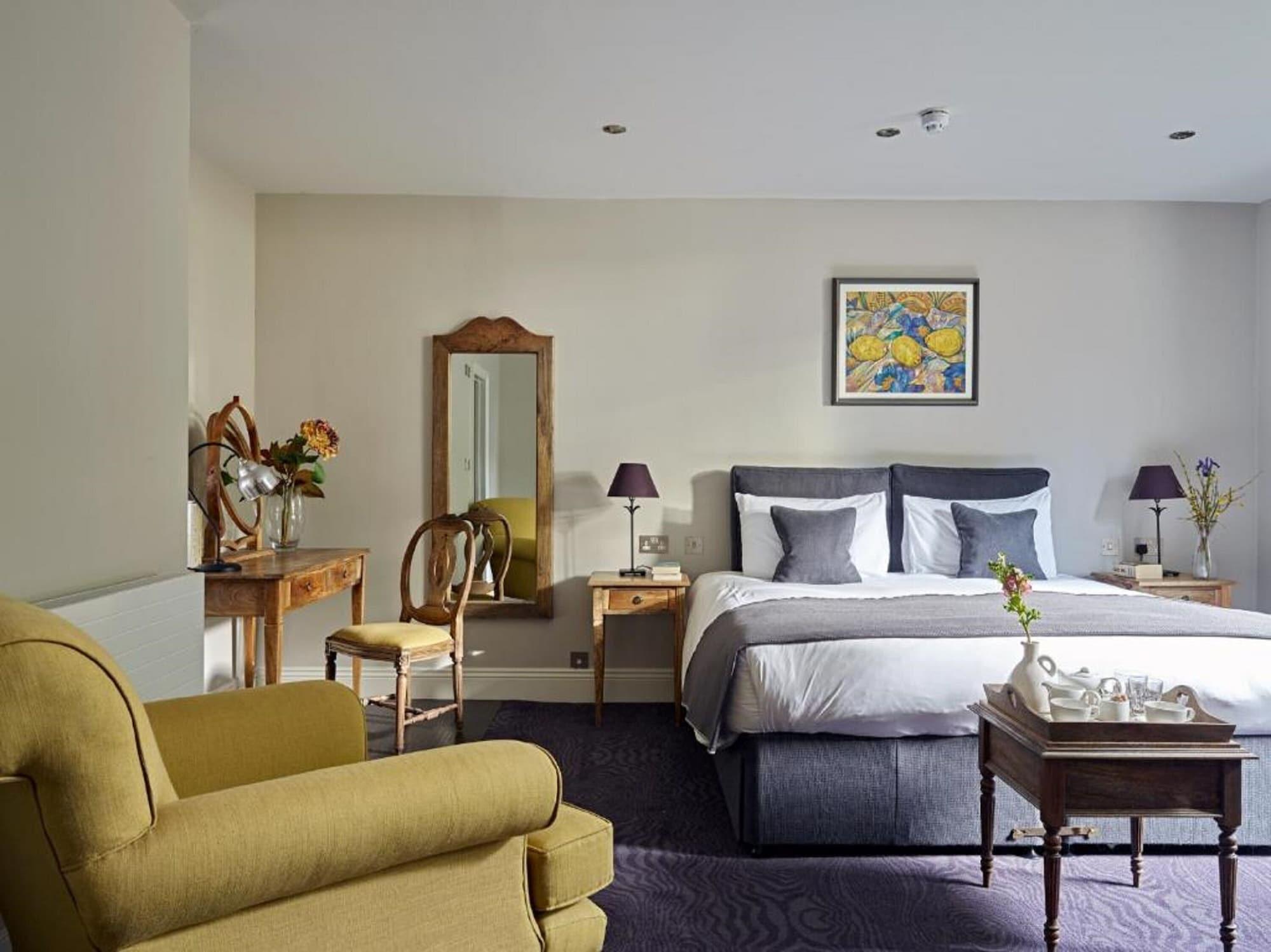 Cotswold Grange Cheltenham Exterior foto A bedroom at The Old parsonage