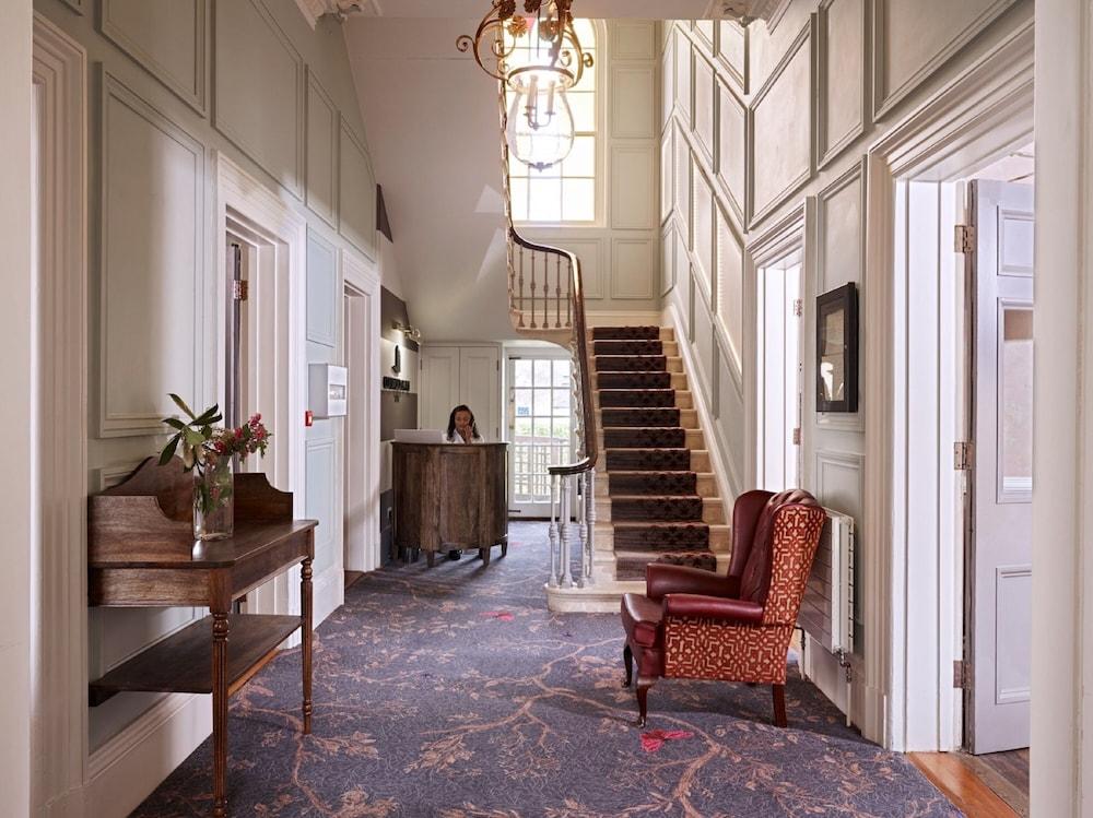 Cotswold Grange Cheltenham Exterior foto The interior of the hotel