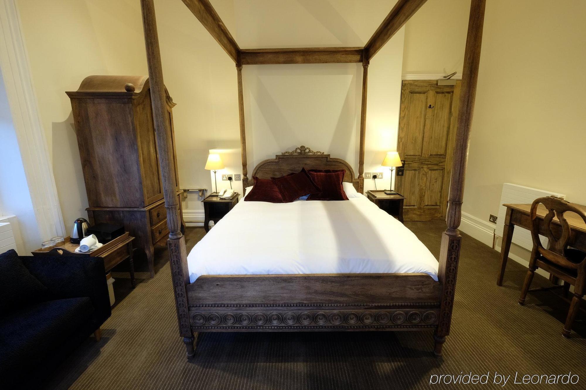 Cotswold Grange Cheltenham Exterior foto A room at the hotel