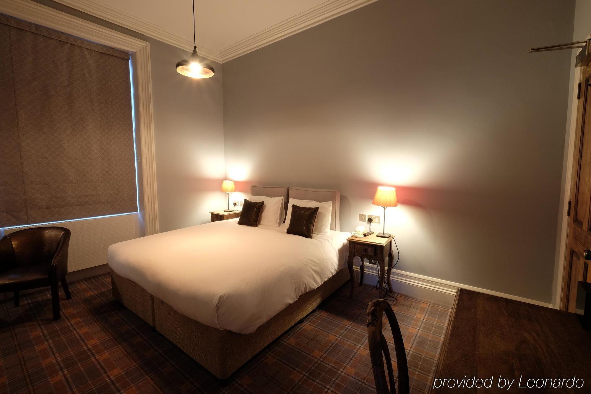 Cotswold Grange Cheltenham Exterior foto A room at the hotel