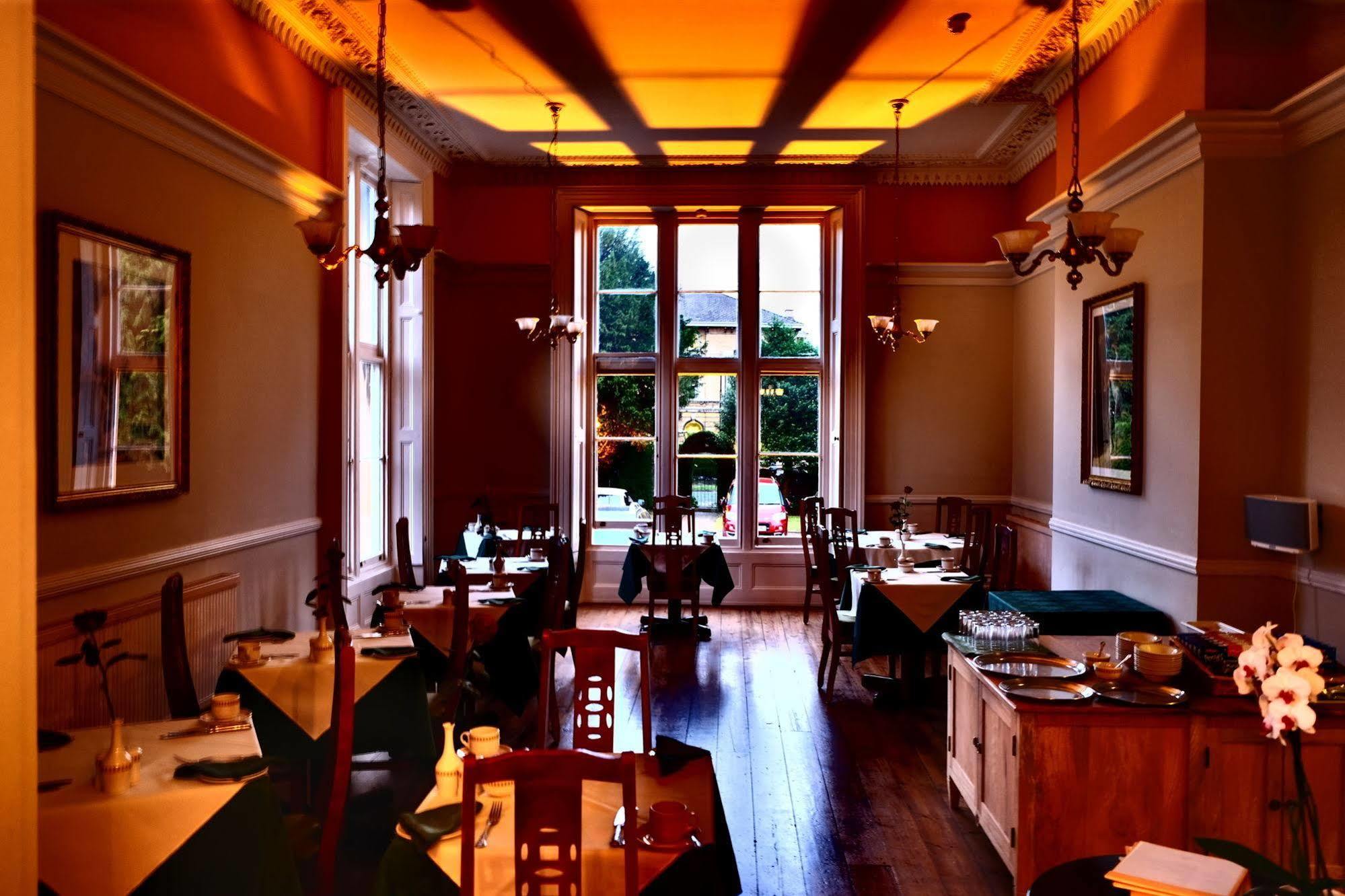 Cotswold Grange Cheltenham Exterior foto The restaurant at the 1886 Crescent Hotel