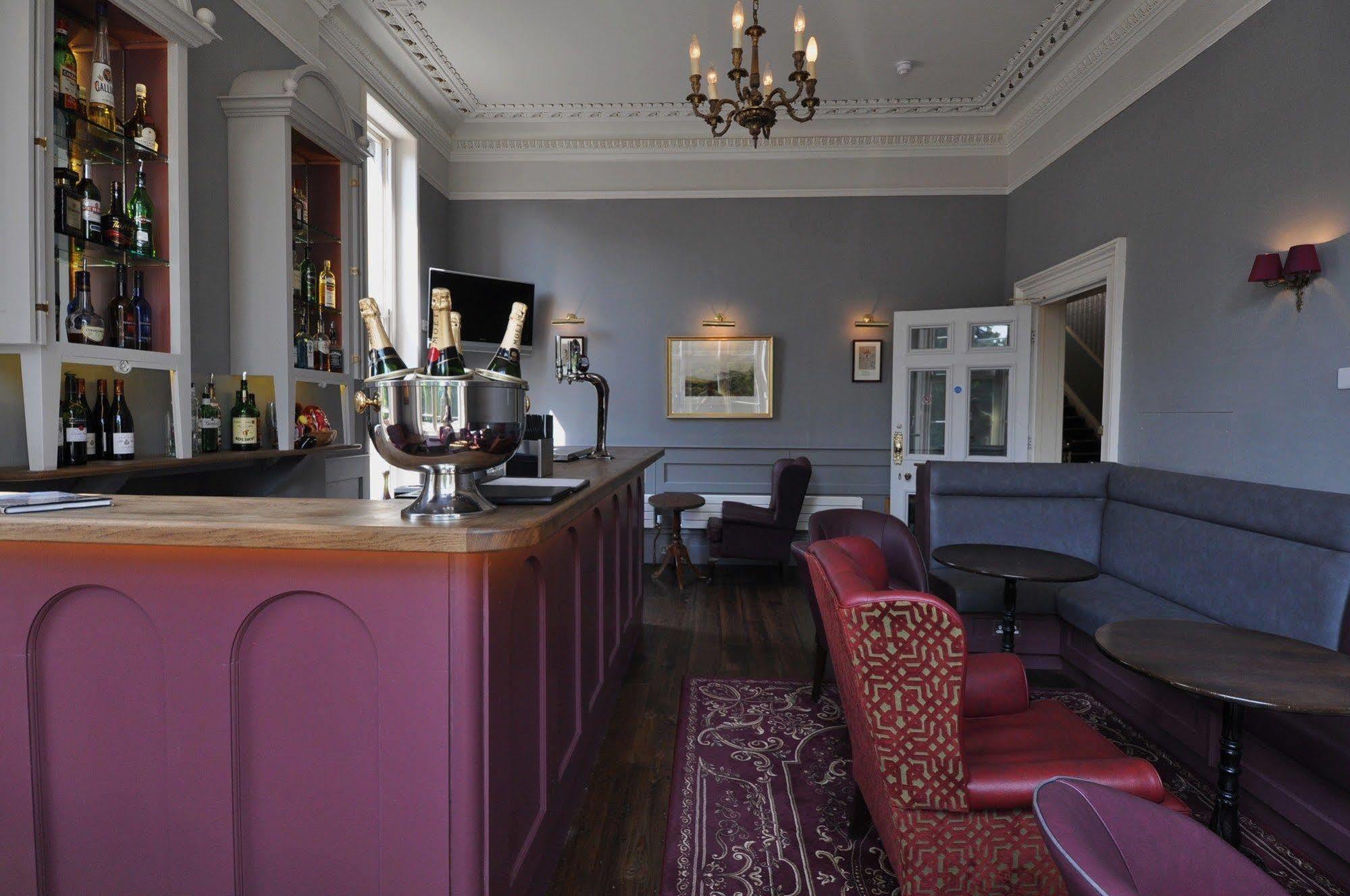 Cotswold Grange Cheltenham Exterior foto The bar at the hotel