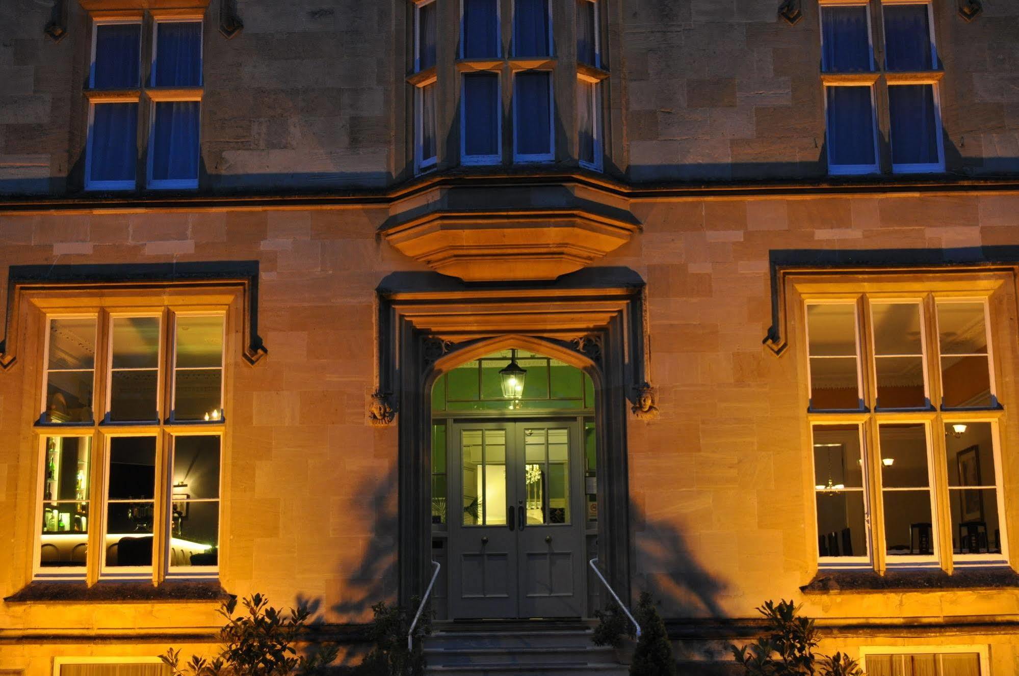 Cotswold Grange Cheltenham Exterior foto The entrance to the main building