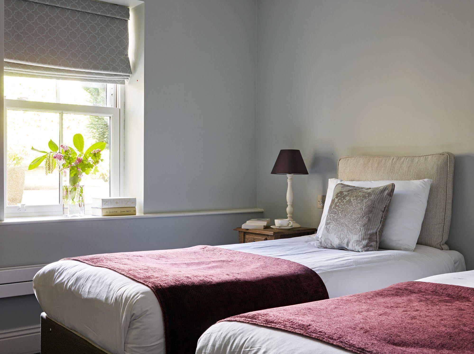 Cotswold Grange Cheltenham Exterior foto A room at the hotel